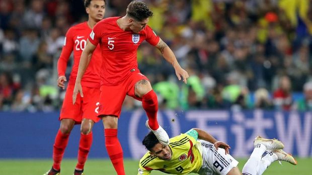 Radamel Falcao ketika terkena kaki John Stones.