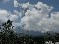 Gunung Agung Kembali Erupsi Siang Ini