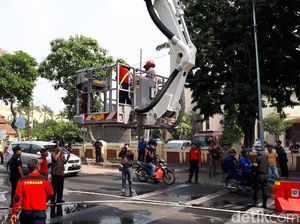 Mobil Damkar Bronto Skylift Pemkot Surabaya Kembali Diujicoba
