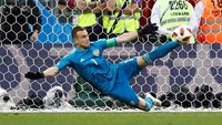 Rusia tersingkir di perempatfinal Piala Dunia 2018. Tapi sebelum itu, di babak 16 besar, Rusia sukses menyingkirkan sebuah tim yang pernah juara Piala Dunia. Siapa yang dikalahkkan Rusia lewat adu penalti laga 16 besar empat tahun lalu? Foto: Kai Pfaffenbach/Reuters