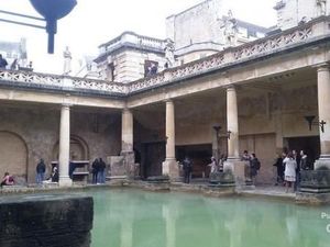 Peninggalan Bangsa Romawi di Kota Mandi Inggris Peninggalan Bangsa Romawi di Kota Mandi Inggris