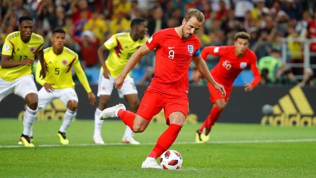 Harry Kane mencetak gol penalti saat Inggris mengalahkan Kolombia.