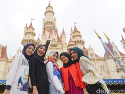 Seru! Saat Hijabers Cantik Main ke Universal Studios Singapore