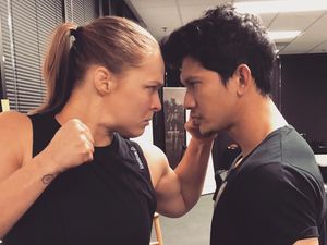 Bugarnya Ronda Rousey, Si Kekar Cantik Lawan Main Iko Uwais
