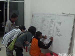 Korban Meninggal Kandasnya KM Lestari Maju Jadi 33 Orang Korban Meninggal Kandasnya KM Lestari Maju Jadi 33 Orang