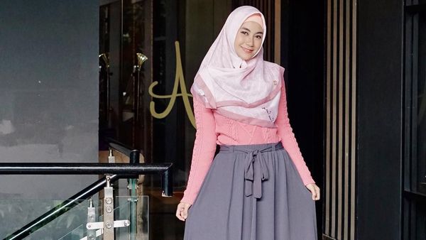 Gaya Hijab Syari Untuk Anak Muda ala Anisa eks Cherrybelle