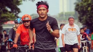 Foto: Ketika Papa Irfan Kulari ke Pantai Punya Badan Super Kekar