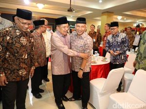 Amien Rais Menyerang Jokowi, Memeluk JK