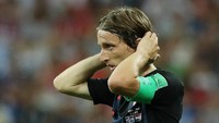 Luka Modric merupakan dinamo serangan Kroasia saat melawan Rusia. Dia membukukan satu assist dan menjadi eksekutor yang sukses di adu penalti. (Foto: Albert Gea/Reuters)