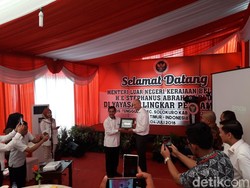 Bertemu Ali Fauzi, Menlu Belanda Bawa Pulang Ini