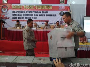 Rekapitulasi di Blitar, PPK Minta Maaf Salah Masukkan Jumlah Suara Rekapitulasi di Blitar, PPK Minta Maaf Salah Masukkan Jumlah Suara