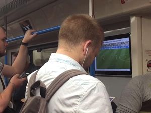 Keren, Bisa Nonton Live Piala Dunia dari Kereta