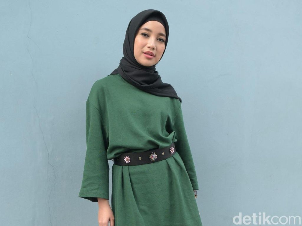 Obati Kangen karena LDR, Chacha Frederica Suka Pakai Baju Suami Obati Kangen karena LDR, Chacha Frederica Suka Pakai Baju Suami
