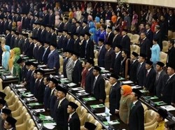 Dilema Legislatif dan Demokrasi Kita
