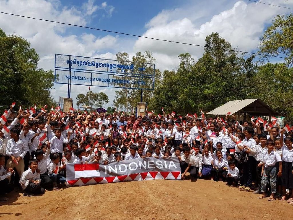Sekolah Persahabatan RI-Kamboja Saksi Hubungan Emosional yang Erat Sekolah Persahabatan RI-Kamboja Saksi Hubungan Emosional yang Erat