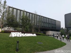 Melihat Uji Tahan Banting Ponsel Huawei yang Mencekam