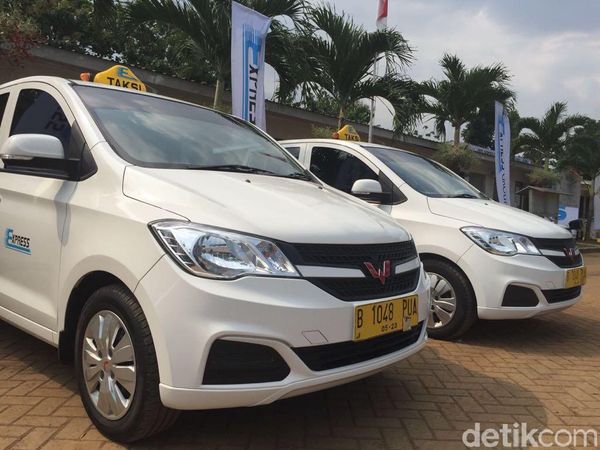 Aksi Wuling Jadi Taksi