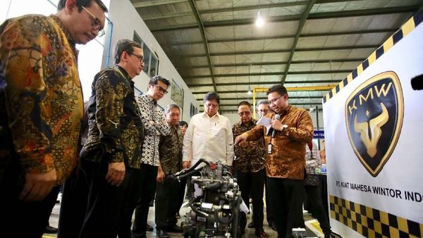 Menteri Perindustrian Airlangga Kunjungi Pabrik Perakitan AMMDes