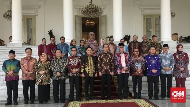 Kumpulkan 23 Bupati, Jokowi Singgung Penurunan Ekonomi China
