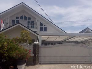 Gubernur Aceh Tersangka Suap, Rumah Pribadinya Sepi