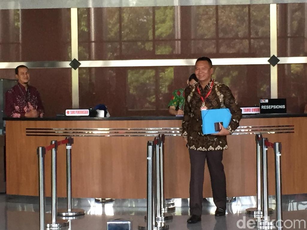 Tb Hasanuddin Penuhi Panggilan KPK Jadi Saksi Kasus Bakamla Tb Hasanuddin Penuhi Panggilan KPK Jadi Saksi Kasus Bakamla
