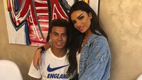 Kalau ini tentu sudah kenal, kan? Ya, dia adalah Ruby Mae, pendamping Dele Alli. (Foto: instagram Ruby Mae)