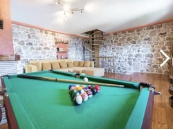 Tertipu Foto Meja Bilyard Hotel, Dikira Betulan Ternyata Mainan