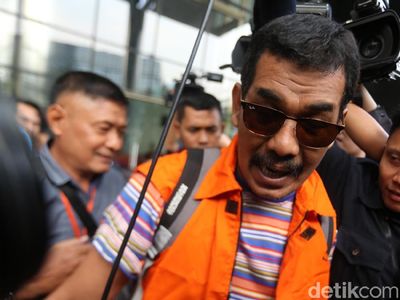 Kacamata Ray-Ban Syaiful Bahri Si Tersangka Korupsi Aceh