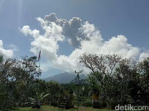Intensitas Kegempaan dan Letusan Gunung Agung Menurun