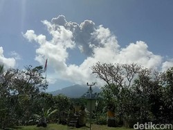 Intensitas Kegempaan dan Letusan Gunung Agung Menurun