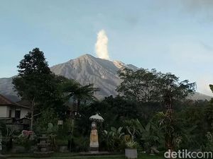 Larangan Naik Gunung di Bali Disorot Media Asing Larangan Naik Gunung di Bali Disorot Media Asing
