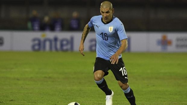 Maximiliano Pereira dalam pertandingan melawan Uzbekistan di Montevideo, Uruguay, 7 Juni.