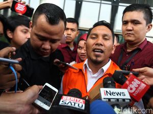 Bupati Ahmadi Dituntut 4 Tahun Penjara Soal Suap ke Irwandi Yusuf Bupati Ahmadi Dituntut 4 Tahun Penjara Soal Suap ke Irwandi Yusuf