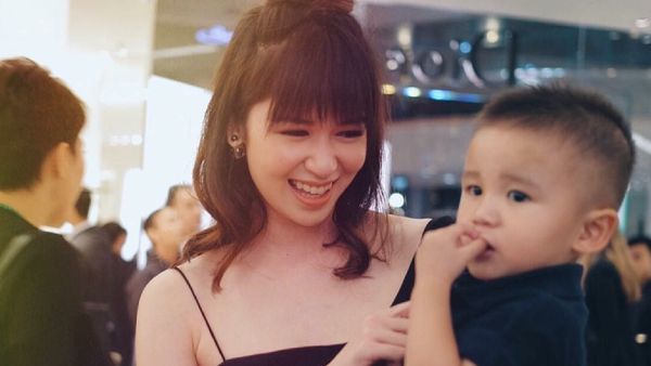 Indahnya Momen Kebersamaan Laura Basuki dengan si Kecil Owen