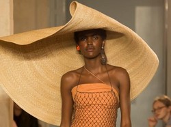 Topi Jumbo Rp 10 Juta yang Disebut Absurd, Tapi Selalu Habis Terjual