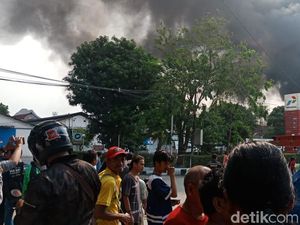 Kebakaran di Kampung Bandan, Jalan Lodan Raya Macet Total