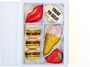 Gerai Cokelat Ini Bikin Cokelat Pizza, Burger hingga Sushi yang Unik