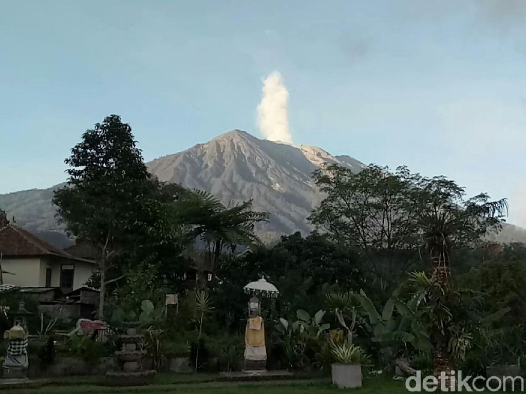 Viral Air Terjun Musiman di Gunung Agung Bali, Ini 3 Imbauan Waspada BPBD