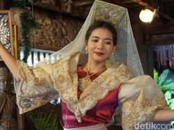 Wanita Filipina yang Cantik Dalam Balutan Baju Tradisionalnya
