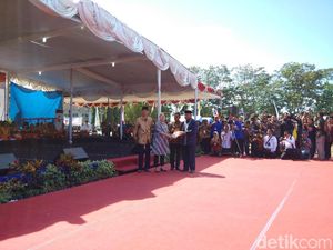 Mensos Serahkan Draft Revisi UU Lansia ke DPR Mensos Serahkan Draft Revisi UU Lansia ke DPR