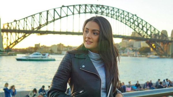 Potret Cantik Amanda Rawles Saat Keliling Dunia