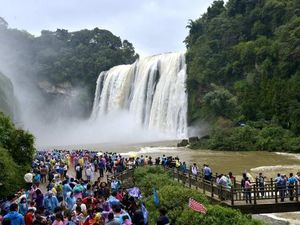 Air Terjun Favoritnya Warga China Air Terjun Favoritnya Warga China
