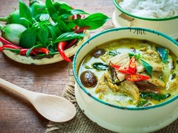 Makan Siang dengan Sajian Kari Khas Thailand Berkuah Kental di 5 Resto Ini