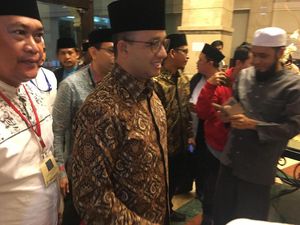 Anies Disapa Gubernur Indonesia di Malam Puncak Pertemuan Dai Anies Disapa Gubernur Indonesia di Malam Puncak Pertemuan Dai