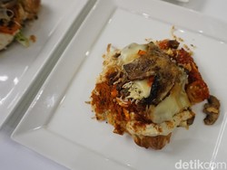 Baru! Croissant Geprek yang Renyah, Gurih dan Pedas