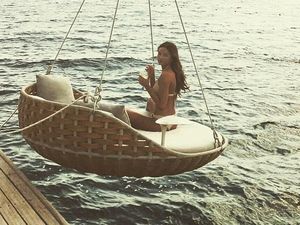 Foto: Kekasih Dele Alli yang Suka Pamer Keseksian di Pantai