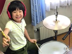 Keren! Drummer Cilik Ini Dipuji Vokalis Band Led Zeppelin