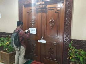 Irwandi Jadi Tersangka, Ruang Kerja Gubernur Aceh Disegel KPK Irwandi Jadi Tersangka, Ruang Kerja Gubernur Aceh Disegel KPK