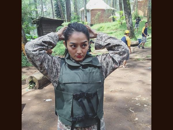 Gaya Olahraga Syantik Ala Siti Badriah: Dari Nge-gym Sampai Paintball