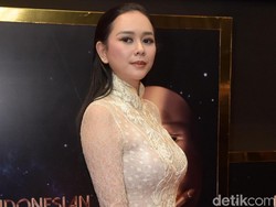 Masyaallah! Aura Kasih Kangen dan Ingin Ajarkan Suami Salat